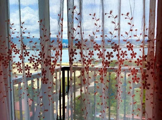 アパート W/ Balcony Near Mactan International Airport
